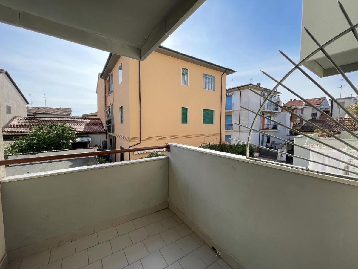 Stefano'S Guests House: 2 Bedrooms & Parking In Viareggio Bagian luar foto