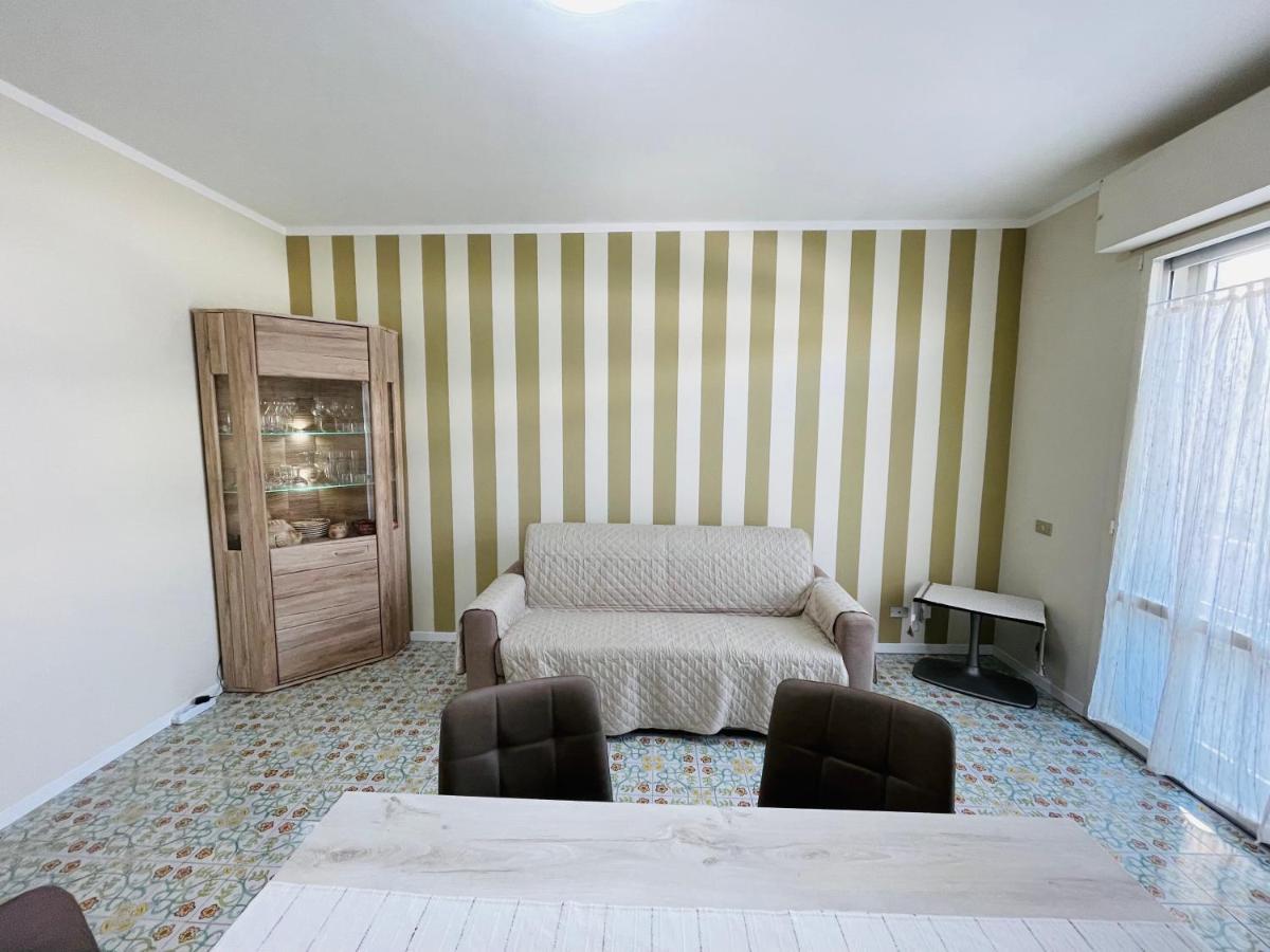Stefano'S Guests House: 2 Bedrooms & Parking In Viareggio Bagian luar foto