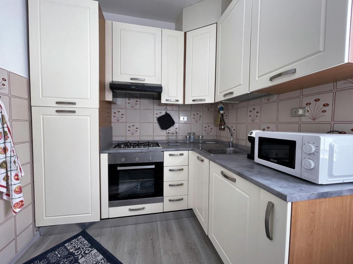 Stefano'S Guests House: 2 Bedrooms & Parking In Viareggio Bagian luar foto